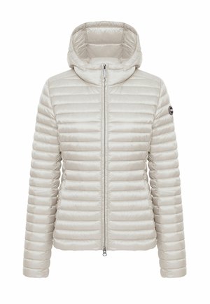 Veste matelassée légère gris clair avec capuche, fermeture éclair à l'avant, manches longues et écusson rond avec logo sur le haut du bras gauche.