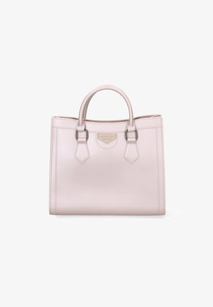 Sac fourre-tout rose clair avec double anses et un logo bien en vue à l'avant, sur fond blanc.
