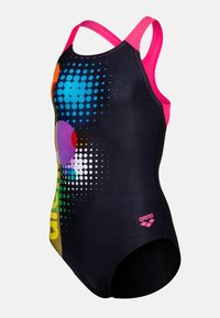 Svart baddräkt i ett stycke med färgglada prickmönster, rosa band och en Arena-logotyp i rosa. Materialet verkar vara slätt och elastiskt.