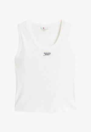 Hvid ribbet tanktop med rund halsudskæring og smalle stropper. Har et lille sort "tommy jeans" logo midt på brystet.