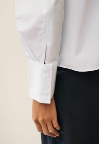 Next REGULAR FIT - Blus - white