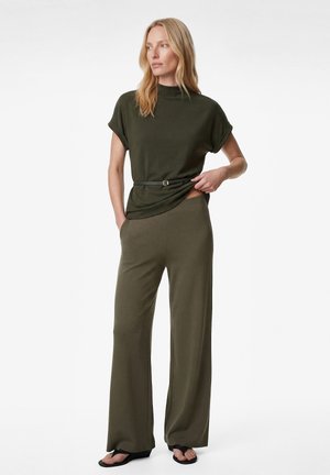Koton, HIGH NECK BELTED BLOUSE . - T-shirt basique - green