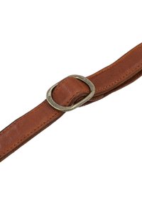 Cinturino in pelle marrone con un anello ovale in metallo e bordi cuciti, progettato per garantire durata e dotato di una superficie liscia.