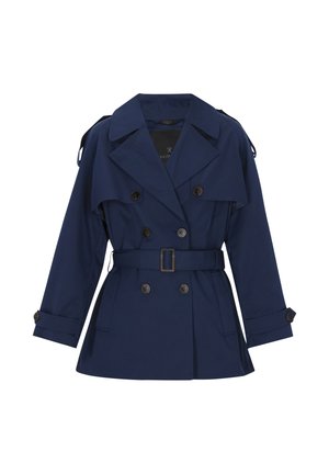 Tmavě modrý trenčkot se zapínáním na dvojité řady knoflíků, páskem v pase, širokými klopami a manžetami na rukávech. Vyrobený z hladké, voděodolné látky.