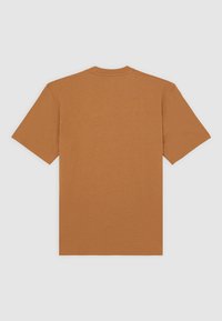 Kortærmet t-shirt med rund hals i brændt orange. Lavet af blødt stof med en glat tekstur og en afslappet pasform. Ingen synlige logoer eller mønstre.