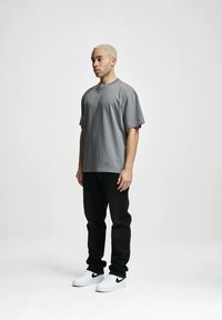 2Y Studios OVERSIZE  - Jednoduché tričko - washed grey