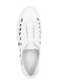 Baskets en cuir blanc avec des accents découpés, des lacets élastiques et une semelle rembourrée. Présente un bout rond et un logo en relief sur la semelle intérieure.