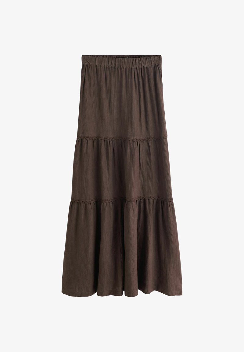 Jupe longue marron à volants avec ceinture élastique et tissu subtilement texturé, présentant trois coutures horizontales froncées.