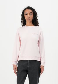 Lichtroze sweatshirt met een ronde hals, ribgebreide manchetten en zoom. Kenmerkt zich door een subtiel reliëflogo op de borst en een zachte stofstructuur.