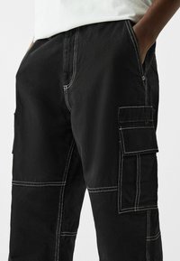 Bershka Cargobyxor - black