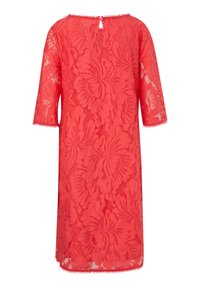 Rotes Spitzenkleid mit Blumenmuster, dreiviertel Ärmeln, rundem Ausschnitt und einem Knopfverschluss auf dem Rücken. Strukturiert, leichtes Material.