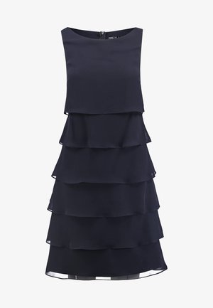 Granatowa sukienka bez rękawów z warstwami falbanek, gładką teksturą i ukrytym zamkiem z tyłu. Posiada prosty dekolt.