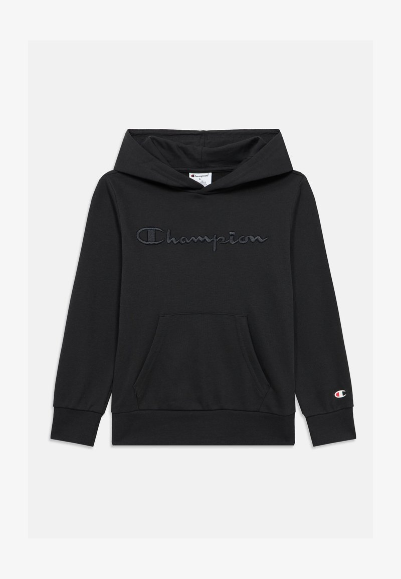 Μαύρο φούτερ με κουκούλα, με κεντημένο λογότυπο "Champion", τσέπη στο μπροστινό μέρος και εμβληματικό έμβλημα λογοτύπου στο αριστερό μανίκι. Απαλό ύφασμα, κανονική εφαρμογή.