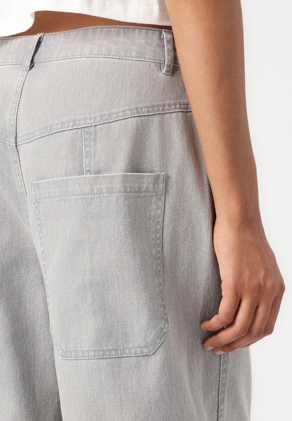 NMSONYA LOOSE - Denim shorts3