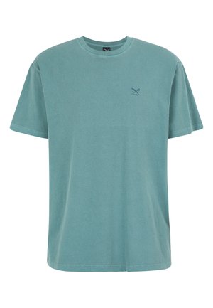 Schlichtes T-Shirt mit kurzen Ärmeln und Rundhalsausschnitt in verblasstem Blaugrün mit kleinem dunkelblauem gekreuztem Schraubenschlüssel- und Schraubenzieher-Logo auf der linken Brust.