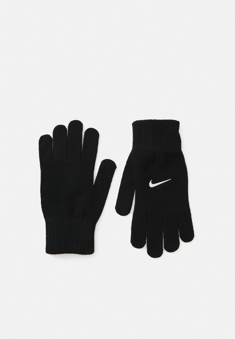 Fekete kötött kesztyűpár ribbed mandzsettával, az egyik oldalon fehér Nike pipa logó látható a hátoldalon.