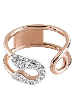 Pierścionek z otwartą obrączką w kolorze różowego złota z srebrnym wzorem w kształcie spirali ozdobionym małymi, przezroczystymi kryształkami.