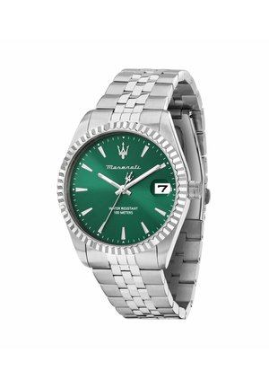 Orologio da polso in metallo argento con quadrante verde, lancette argento, indicatori, finestra della data che mostra il 7 e logo Maserati sotto la posizione delle 12.