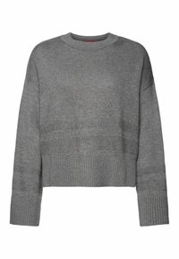 Pull en maille grise avec col rond, manches longues, poignets et ourlet côtelés, et motifs horizontaux texturés subtils sur le corps et les manches.
