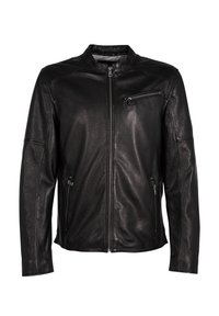Giacca in pelle nera con colletto alto, chiusura frontale con zip e una tasca con zip sul petto. Texture liscia, design aderente e maniche sartoriali.