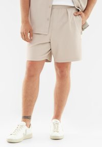 Johnny Urban MASON piaskowy