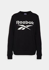 Felpa nera realizzata in un misto cotone con scollatura rotonda, caratterizzata da un grande logo Reebok bianco sul petto e maniche e orlo a costine.