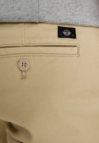 DOCKERS ORIGINAL - Pantalon classique - safari