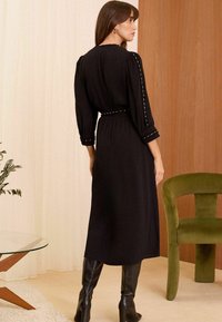 Love & Roses REGULAR FIT STUD TRIM DETAIL BELTED MIDI - Haljina-majica - black