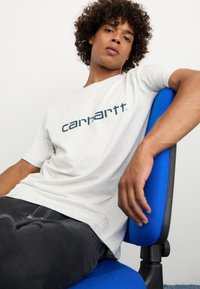 Carhartt WIP SCRIPT - Print T-shirt - ash heather/duck blue