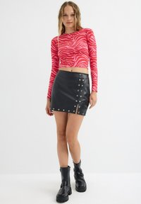 INSIDE EFECTO - Minifalda - black