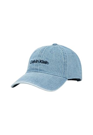 Cappellino da baseball in denim blu chiaro con visiera curva, dotato del logo ricamato in nero "Calvin Klein" sulla parte anteriore. Materiale testurizzato.