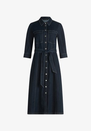 Dunkelblaue Midikleid aus Denim mit durchgehender Knopfleiste, zwei Brusttaschen, dreiviertellangen Ärmeln, Kragen und passendem Stoffgürtel in der Taille.