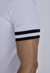 SIKSILK TOURNAMENT - T-shirt basic - white