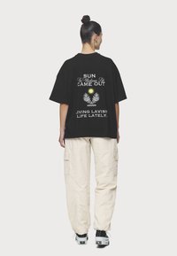 Pegador FLORA HEAVY OVERSIZED TEE - Triko s potiskem - black