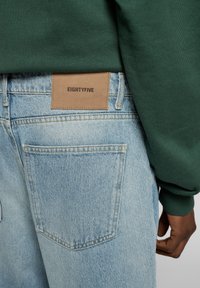 EIGHTYFIVE Vaqueros baggy - laser denim