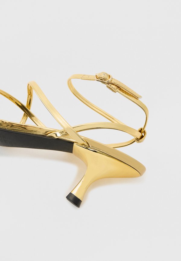 CHIQUE - Ankle cuff sandals2