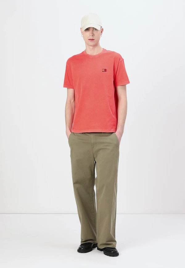 LABEL TEE - Basic T-shirt - bright vermillion2