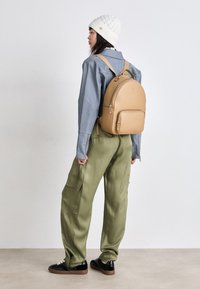 Selected, safari canvas