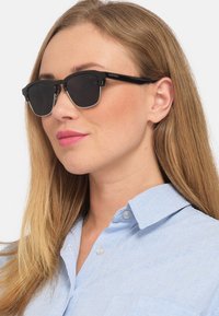 Hawkers NEW CLASSIC - Päikeseprillid - black