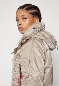 Alpha Industries Zimski kaput - vintage sand