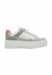 Baskets blanches et grises avec une semelle chunky blanche, ornées d'accents vert menthe et orange, avec un système de laçage et une texture en cuir lisse.