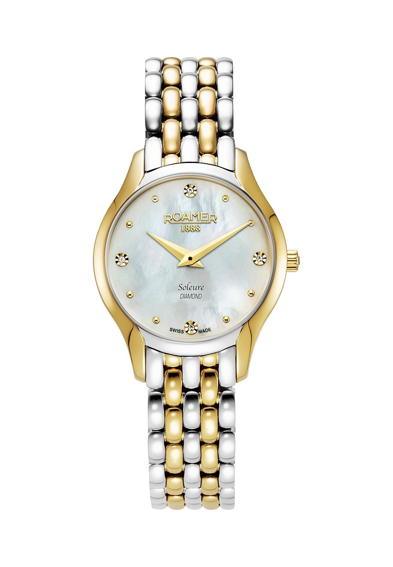 Reloj metálico en tono dorado y plateado con una esfera redonda de nácar, acentos de diamantes y una pulsera de eslabones. Presenta agujas de hora y minuto en dorado marcadas.