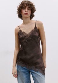 Non sélectionné, dark brown