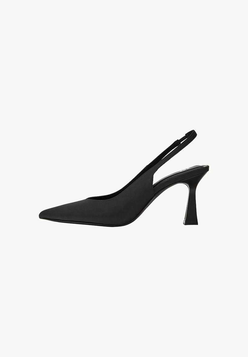 Pantof negru cu toc înalt, vârf ascuțit și bretea slingback, cu un toc subțire, cu formă unică largită și material superior neted.