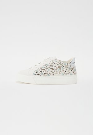 224 - Trainers - napa white