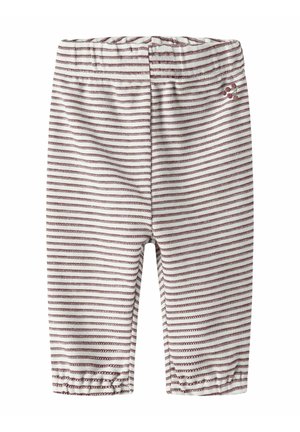 Leggings blancs pour bébé avec de fines rayures horizontales bordeaux et des poignets élastiques, ornés d'une petite broderie florale près de la taille.