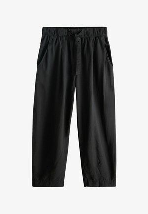 Fekete, bő fazonú nadrág rugalmas derékrésszel és állítható elülső megkötővel, oldalzsebekkel és egyenes szárú kivitelben.