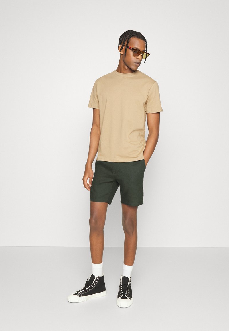 Herren Chino Shorts | Tiger of Sweden CAID Shorts hunter green/dunkelgrün - CN48829 Herren Chino Shorts | Tiger of Sweden CAID Shorts hunter green/dunkelgrün - CN48829