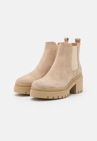 Tamaris Aulinukai su platforma - cream