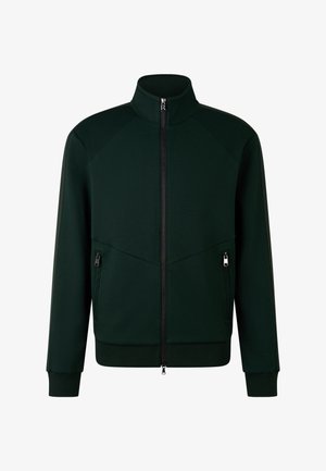 Donkergroene ritsjack met hoge kraag, twee ritszakken aan de zijkant, en ribgebreide manchetten en zoom, getoond op een witte achtergrond.